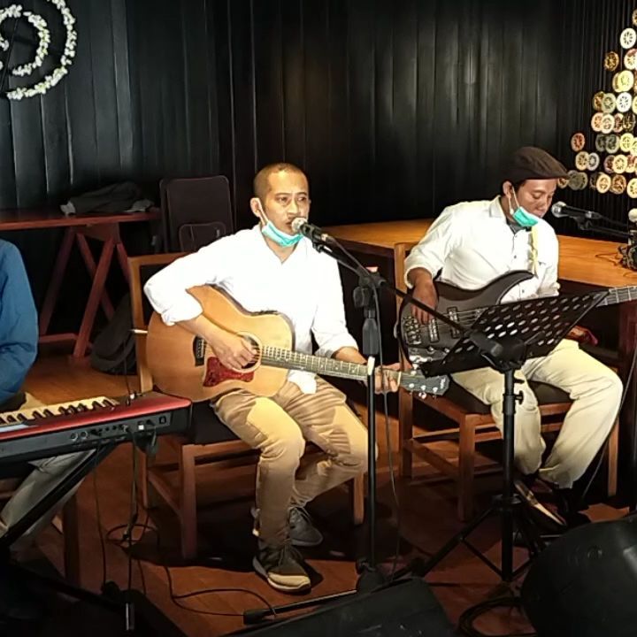 @bulgarihotels #newyears support @lapuja band